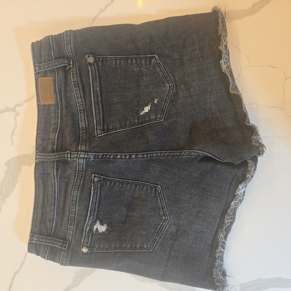 Judy Blue Denim Stretch Distressed Dark Gray Shorts Size Large Womens - Picture 2 of 7